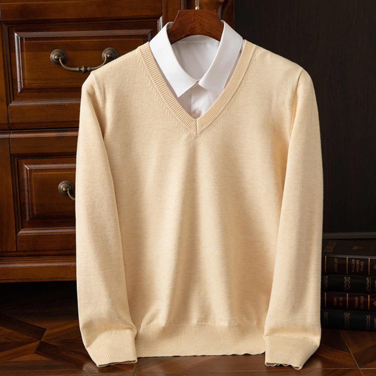 RUGGERI MILANO™ | MAGLIONE ELEGANTE A COLLO A V