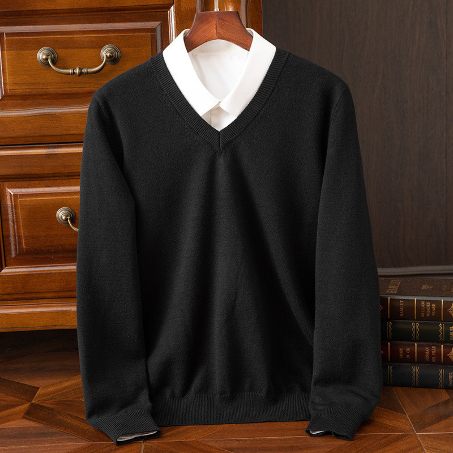 RUGGERI MILANO™ | MAGLIONE ELEGANTE A COLLO A V