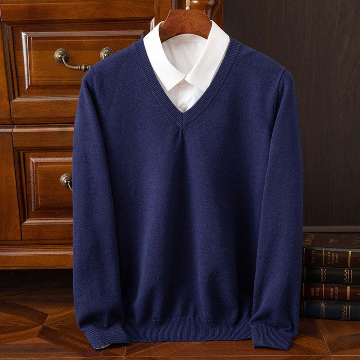 RUGGERI MILANO™ | MAGLIONE ELEGANTE A COLLO A V