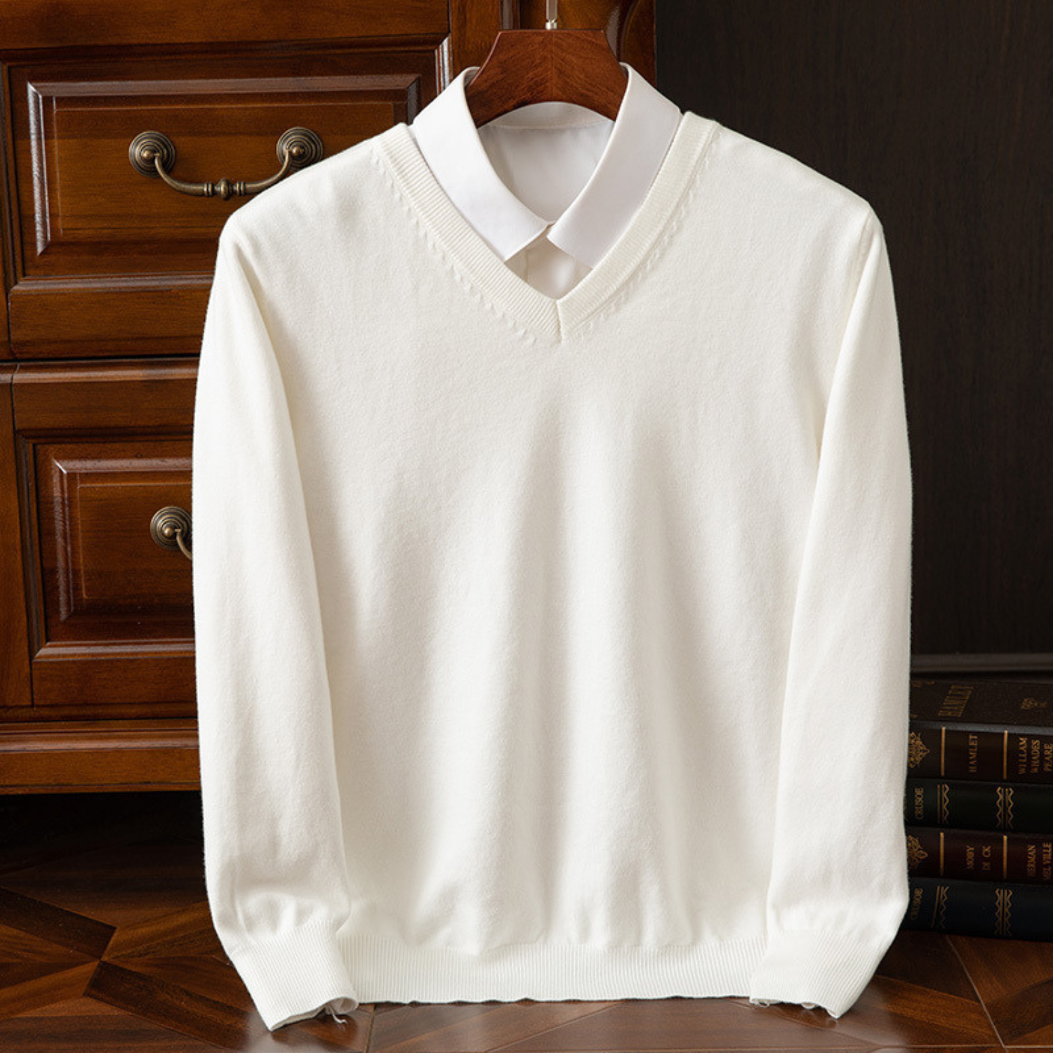 RUGGERI MILANO™ | MAGLIONE ELEGANTE A COLLO A V