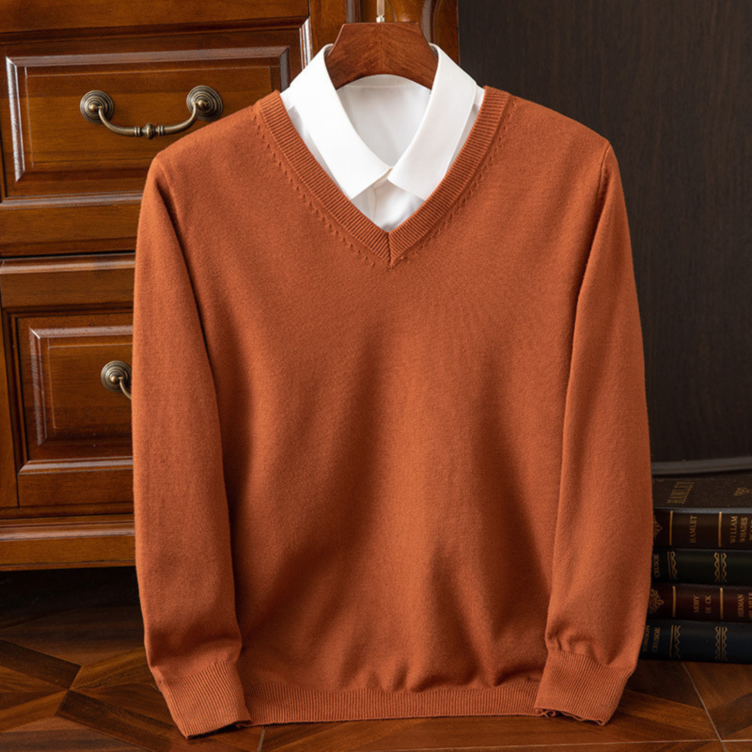 RUGGERI MILANO™ | MAGLIONE ELEGANTE A COLLO A V
