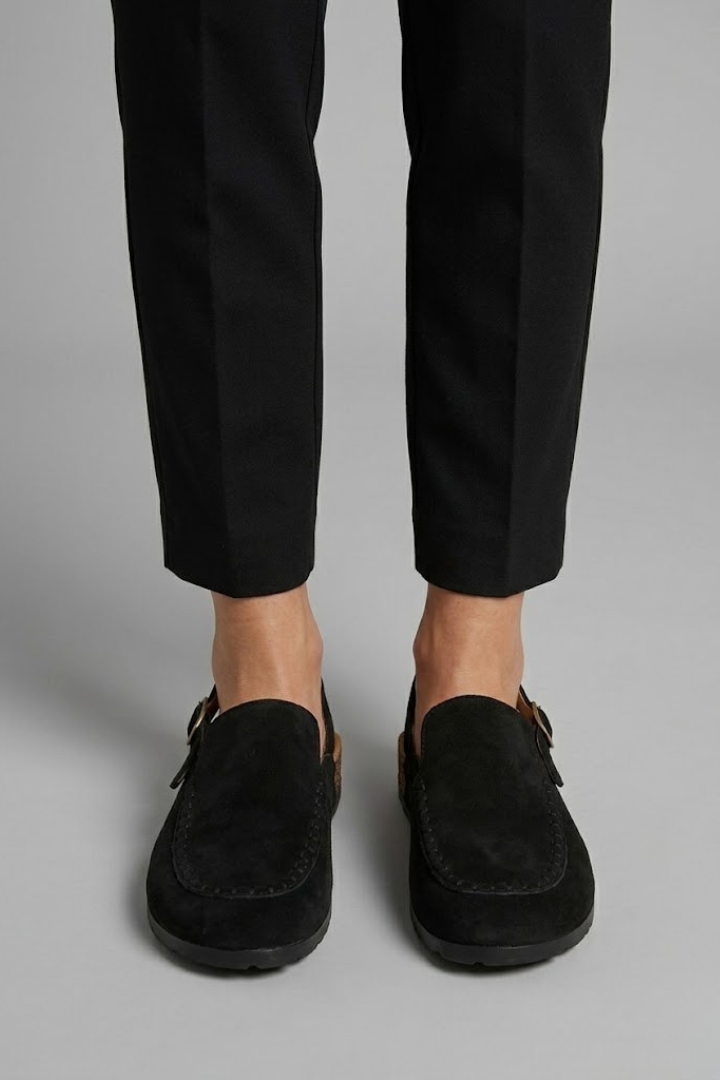 Women's Leather Mules Slippers with Round Toe and Buckle
